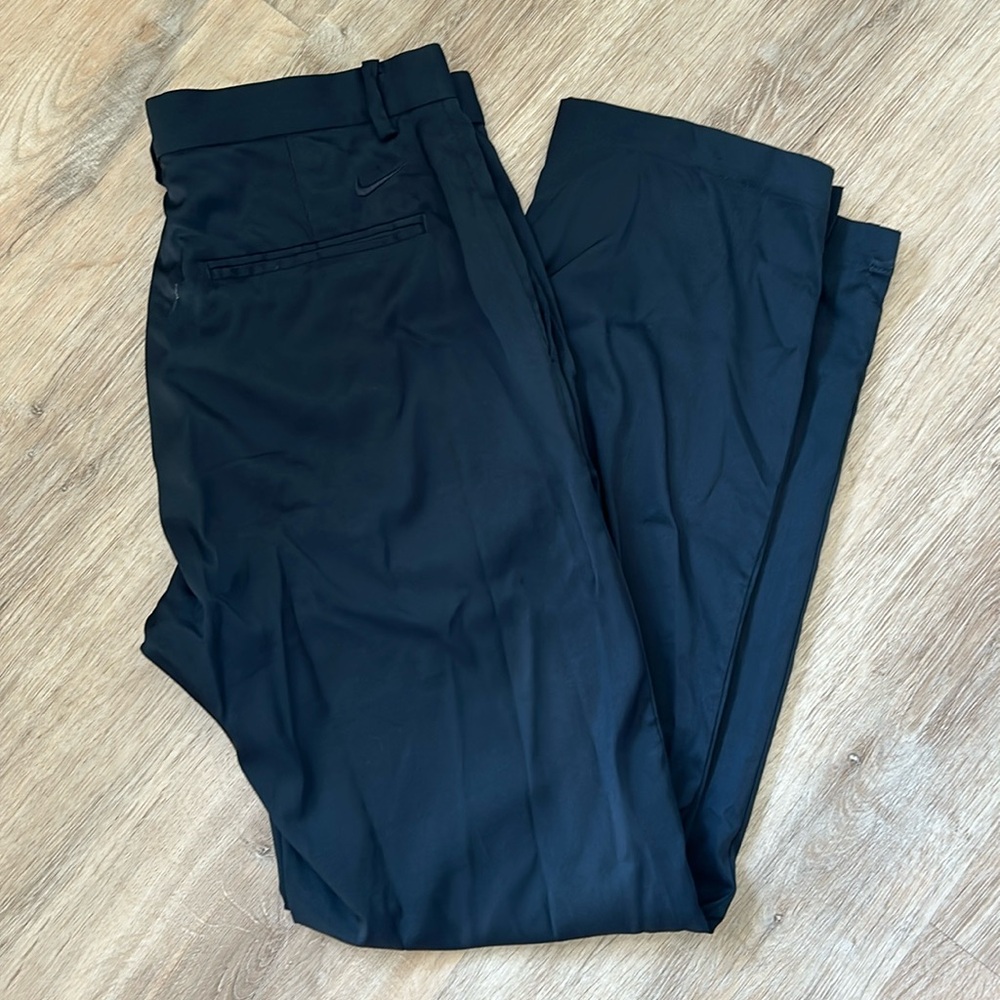 Men’s black Nike dri-fit golf pants